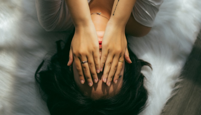 El impacto de la migraña en la salud de las mujeres y ¿Cómo tratarlo de manera natural?