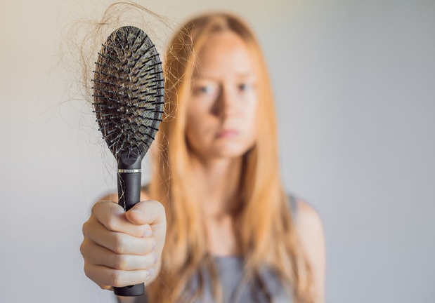 Pérdida del cabello y 4 consejos naturales para combatirlo
